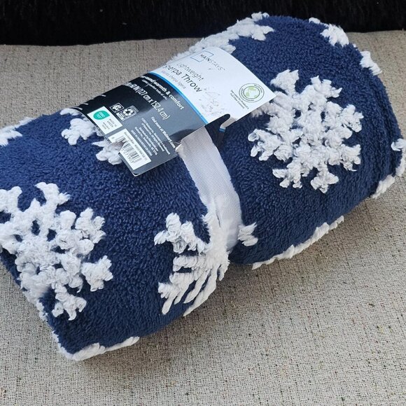 Mainstay Sherpa Throw Light Weight Year Round Warmth & Comfort 50X60 in NWT - Picture 1 of 11